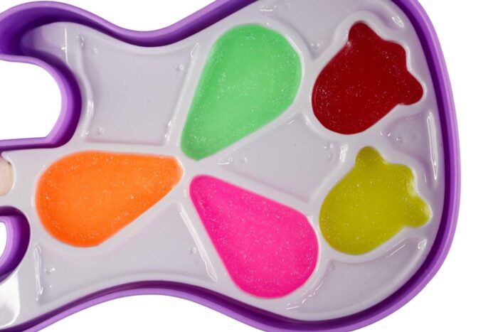 Estuche de guitarra con maquillaje - Imagen 7