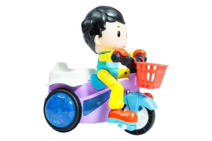 Niño con triciclo - Imagen 3