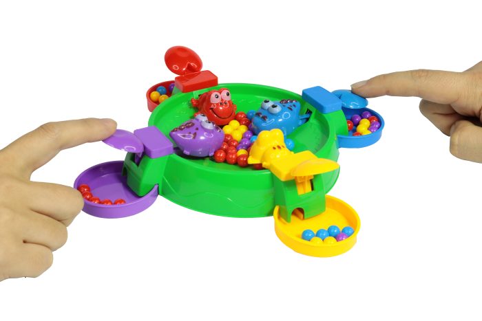 foto sin fondo juguetes de mesa, ranas hambrientas. - Imagen 1