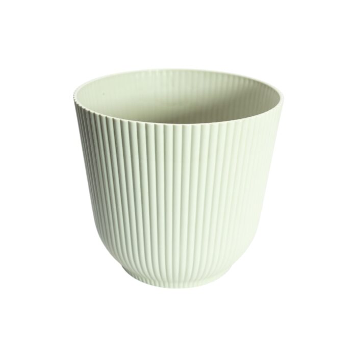 Maceta plástica acanalada color blanco de 16x14.6 cm con diseño moderno
