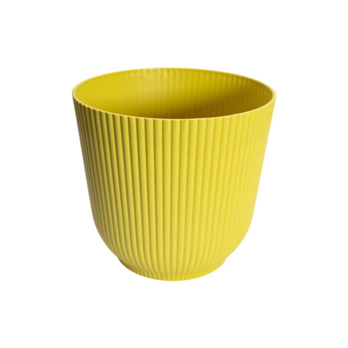 Maceta plástica acanalada color amarillo de 16x14.6 cm con diseño moderno