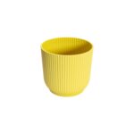 Maceta plástica acanalada color Amarillo de 16x14.6 cm con diseño moderno