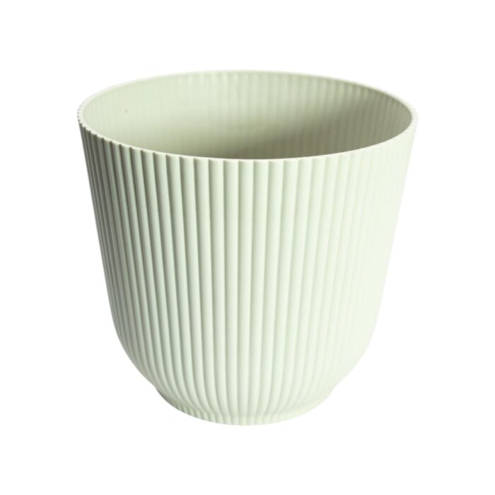 Maceta plástica acanalada color blanco de 22x20 cm con diseño moderno