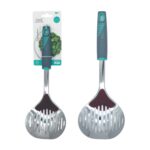 Colador alargado con mango gris para líquidos y salsas