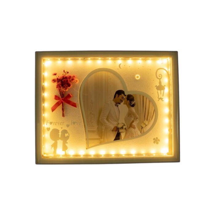 70b33eeb-6e7c-49b0-88be-b21255310ab6.jpg Marco de fotos horizontal Matrimonio 18x23cm (luz LED USB) - Imagen 3