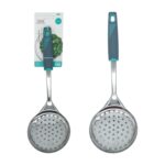 Colador de plástico gris con diseño de puntos redondeados y mango ergonómico